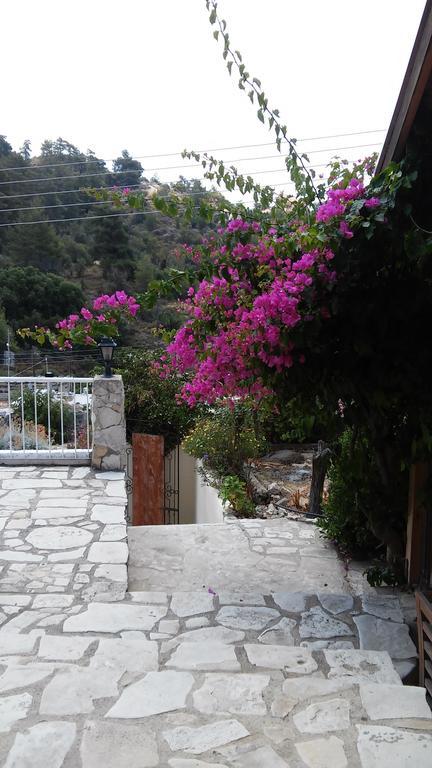 Blue Cottage Apsiou Bagian luar foto