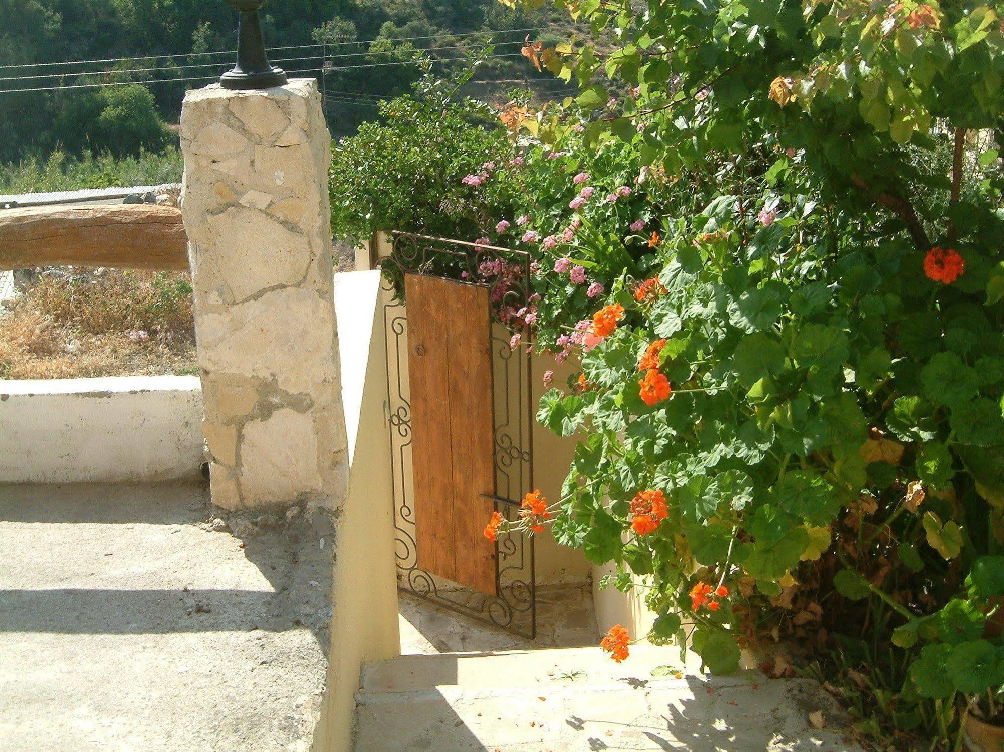 Blue Cottage Apsiou Bagian luar foto